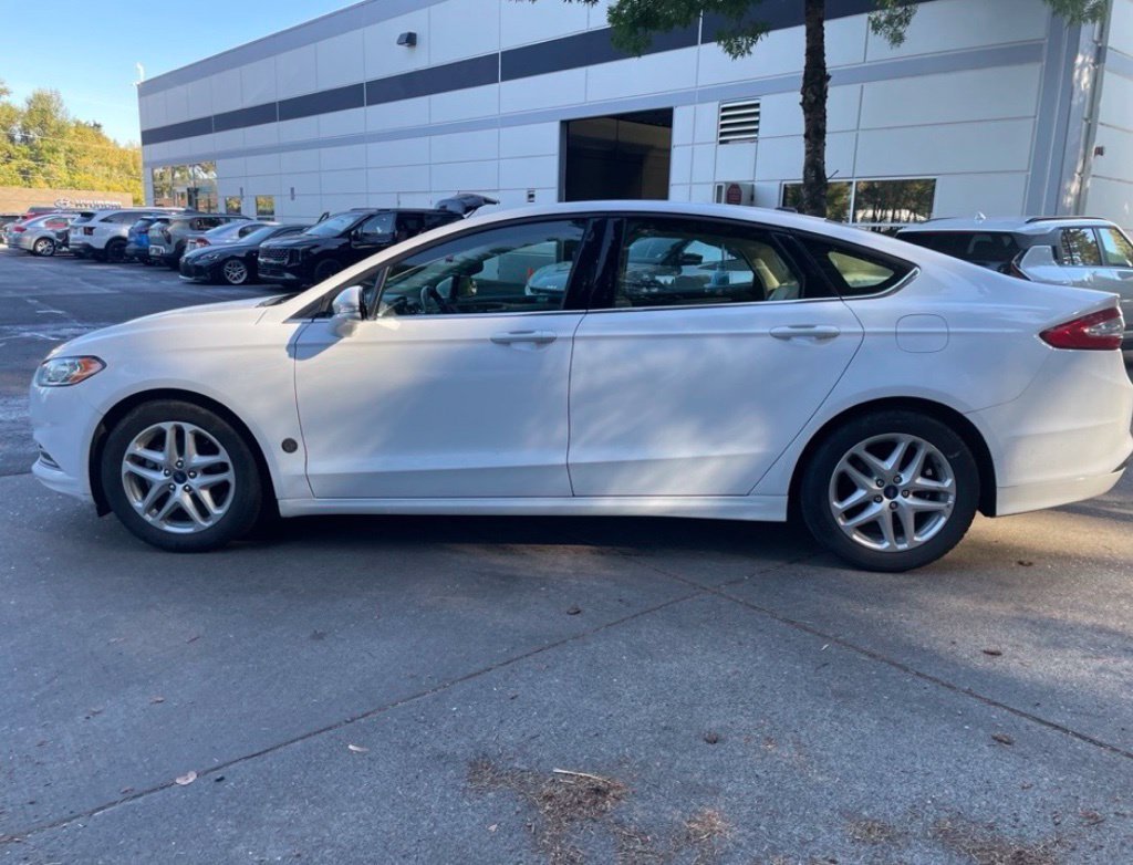 Used 2016 Oxford White Ford SE image 7