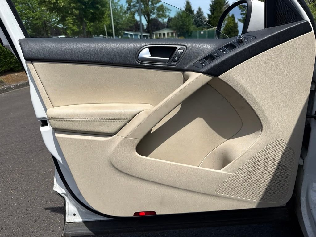 Used 2013 Candy White Volkswagen AWD One-Owner image 16