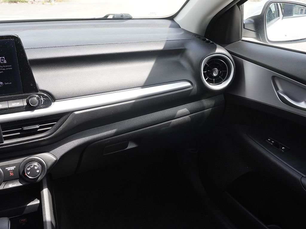 Used 2024 White Kia LXS image 23