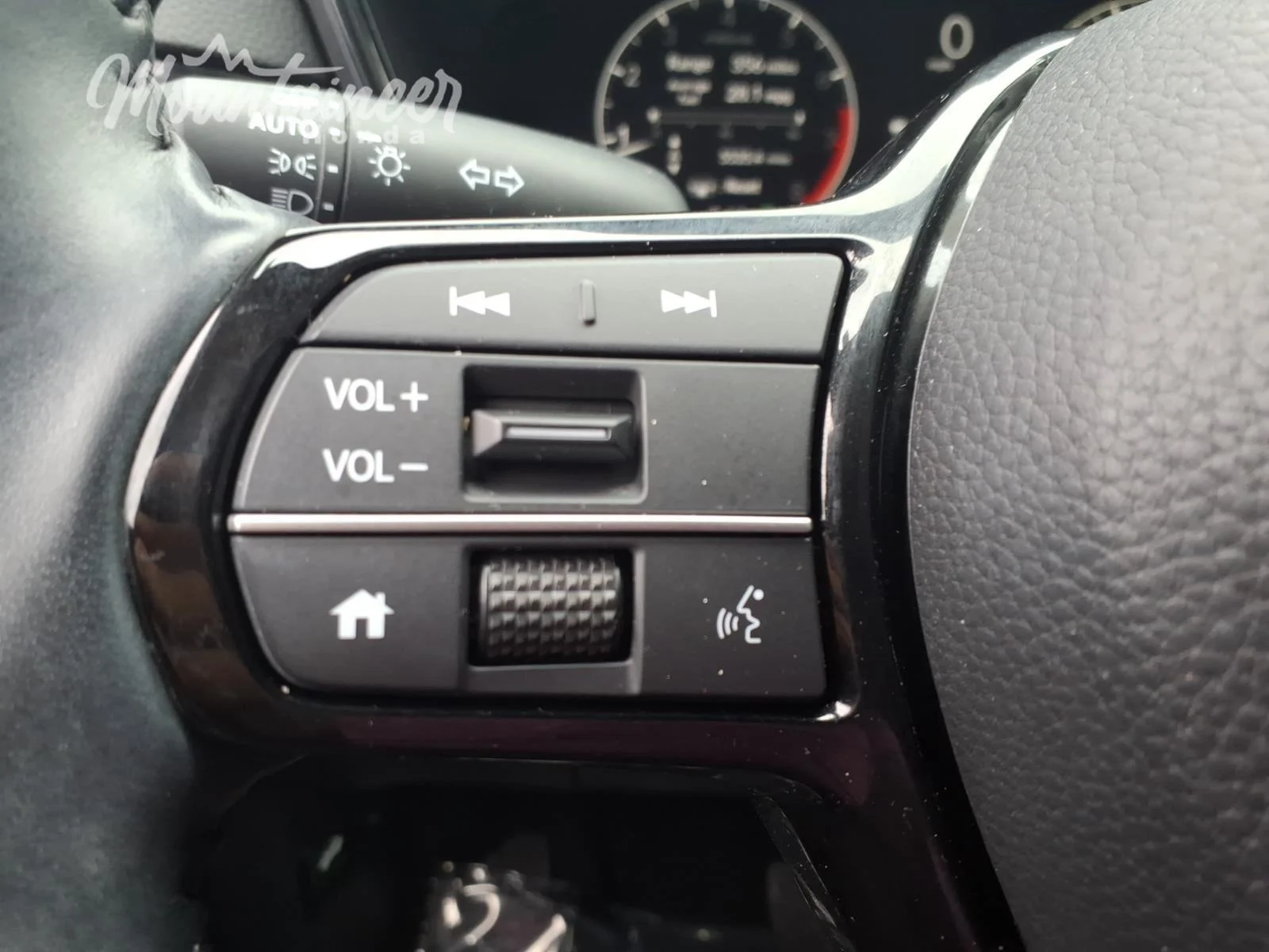 Used 2024 Platinum White Pearl Honda  image 31