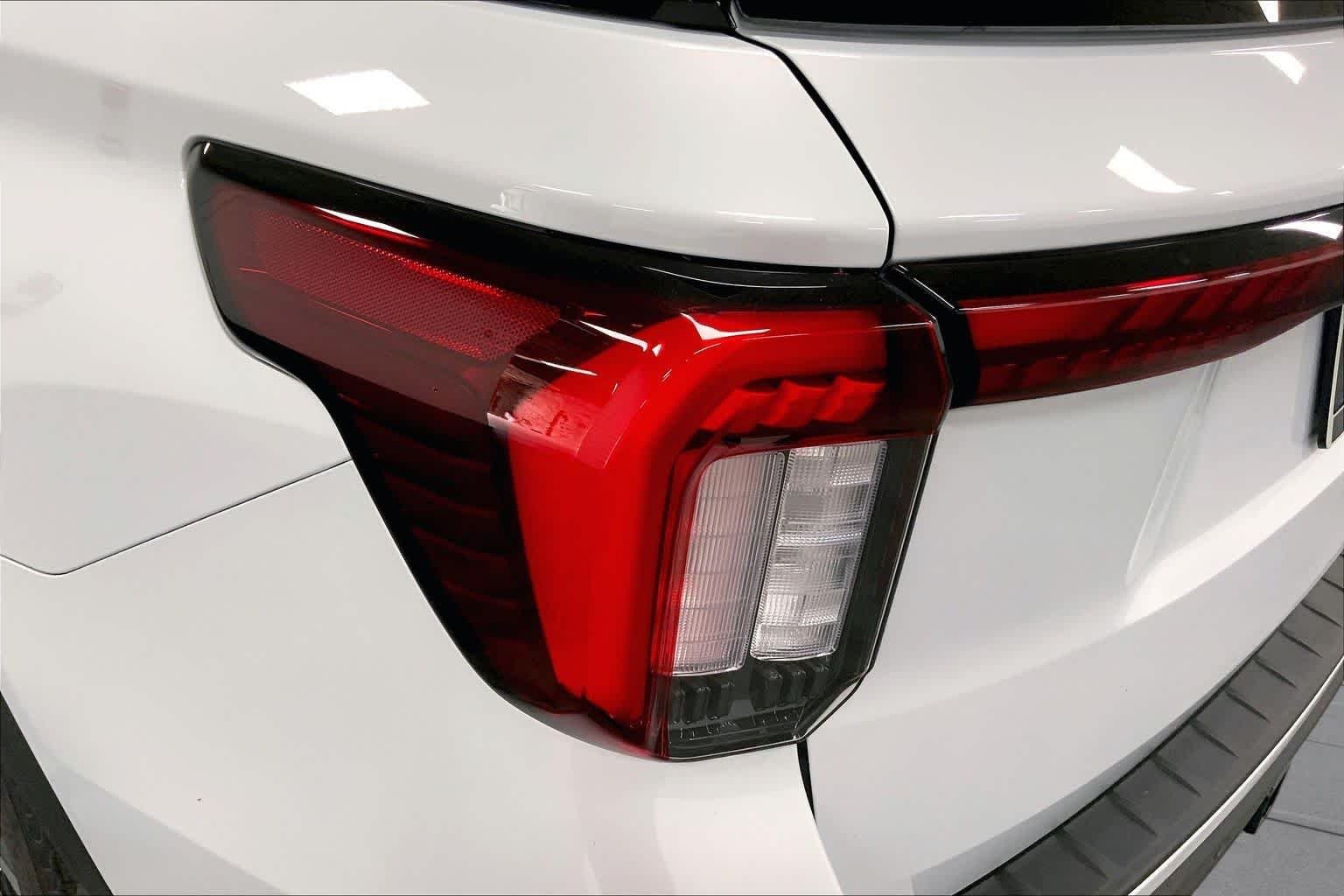 New 2026 Space White Metallic Ford ST-Line image 13