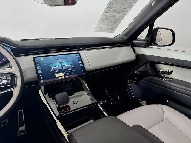 Certified Used 2025 White Land Rover Dynamic SE image 26