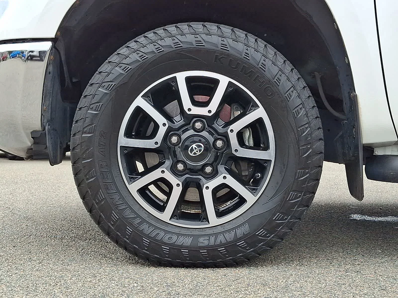 Used 2017 Super White Toyota SR5 image 10