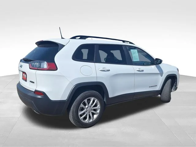 Used 2022 White Jeep Latitude Lux image 7