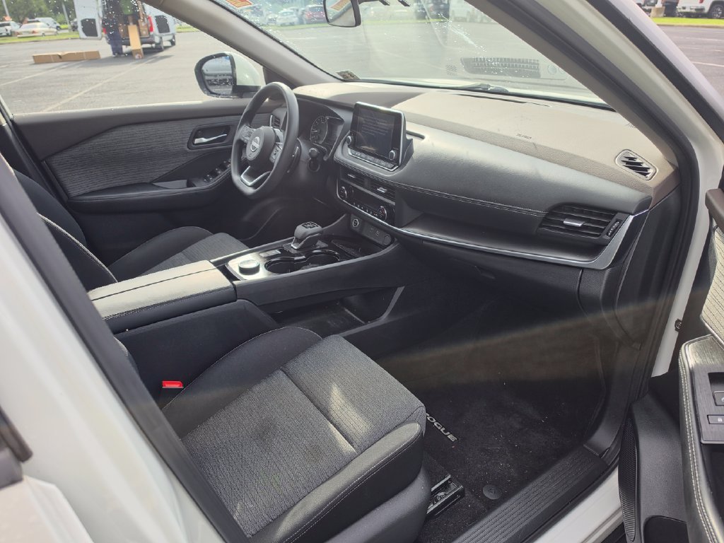 Used 2023 White Nissan SV image 16