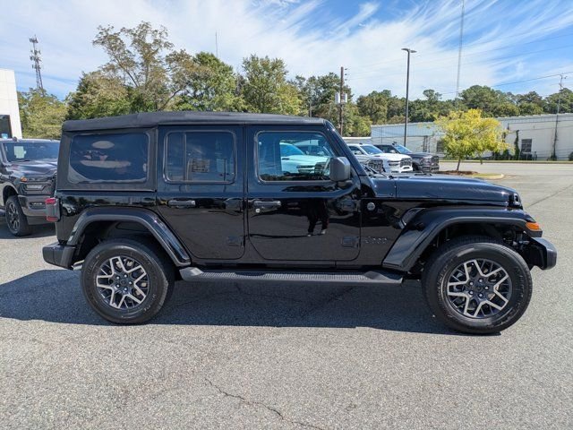 New 2025 Black Clear-Coat Exterior Paint Jeep Sahara image 3