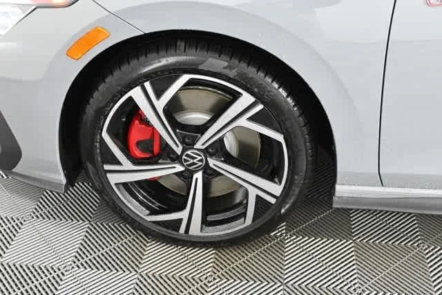 New 2026 Moonstone Gray Volkswagen SE image 29