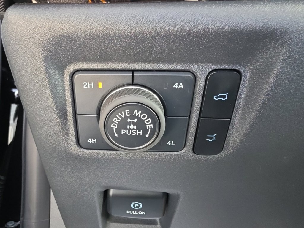 Used 2025  Ford Tremor image 15