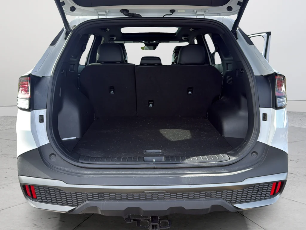 Used 2024 White Kia X-Line image 9