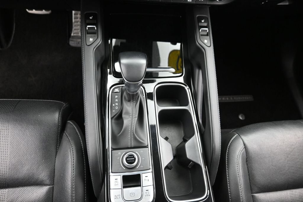 Used 2021 White Kia SX image 22