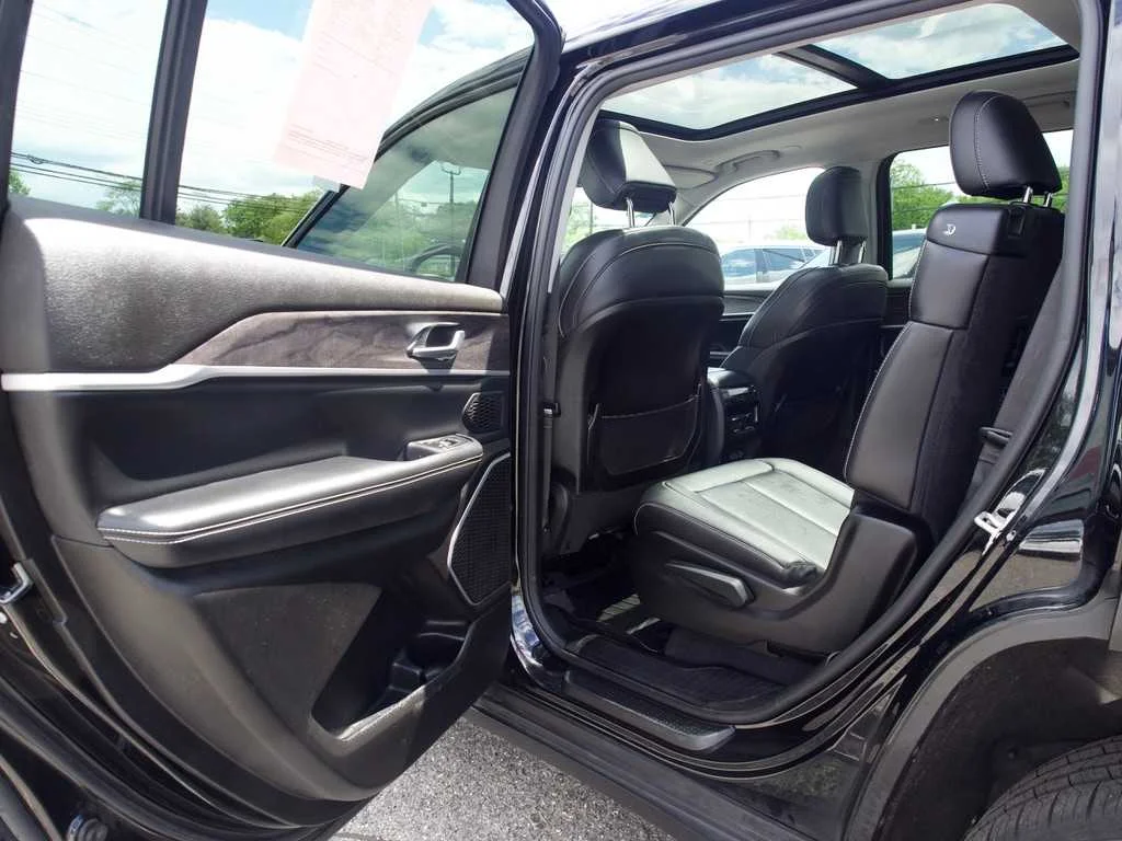 Certified Used 2022 Black Jeep Limited 4x4 image 23