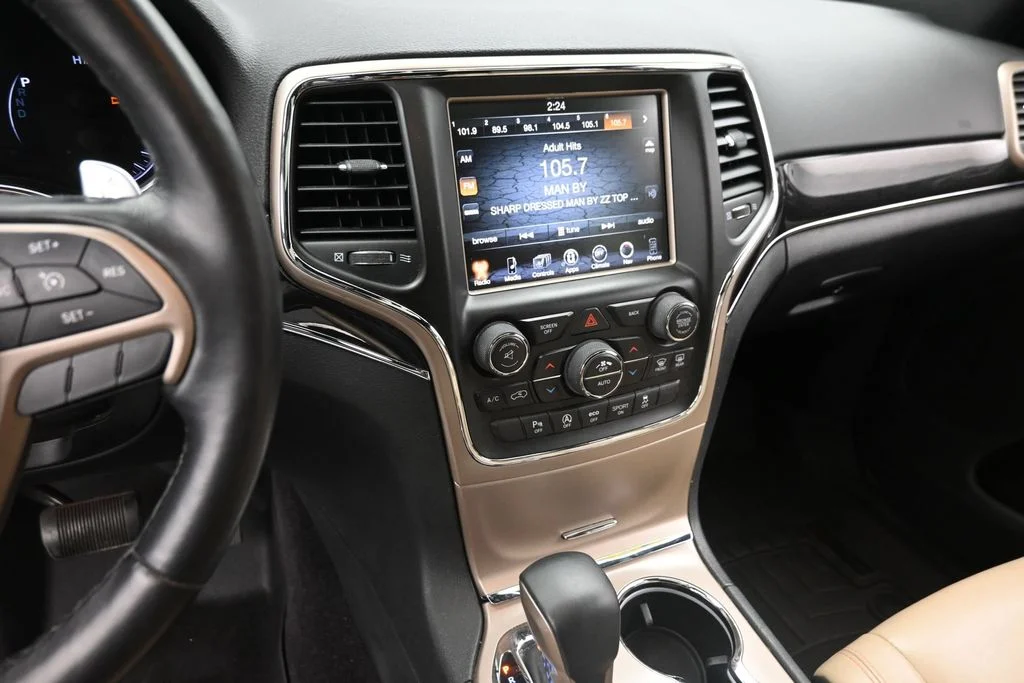 Used 2016 Black Jeep Limited image 19