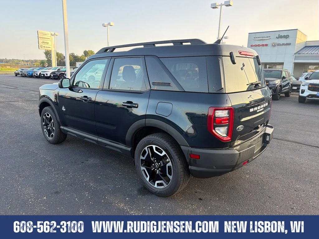 Used 2022 Blue Ford Outer Banks image 3
