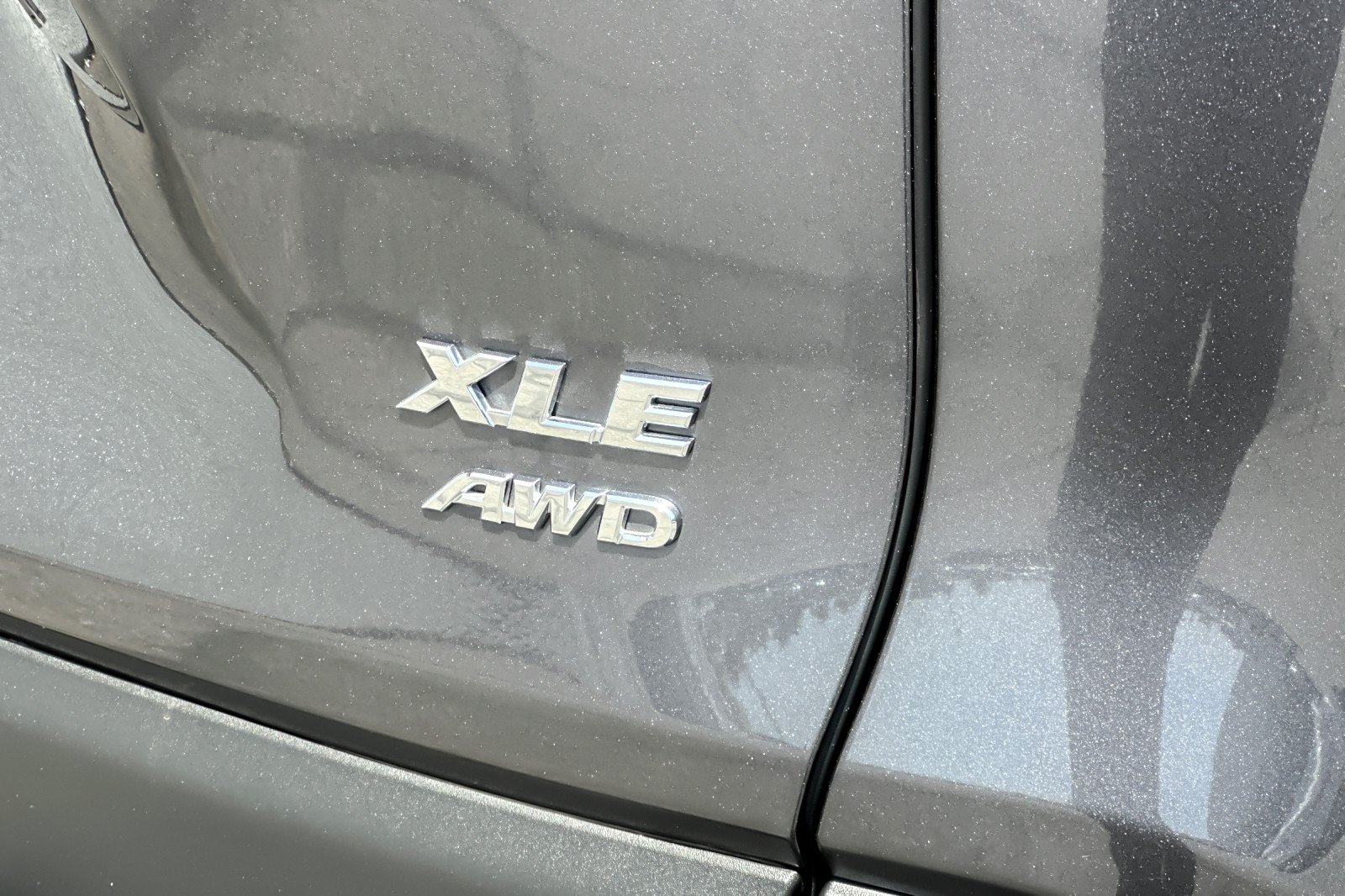 Used 2022 MAGNETIC GRAY Toyota XLE Premium image 26
