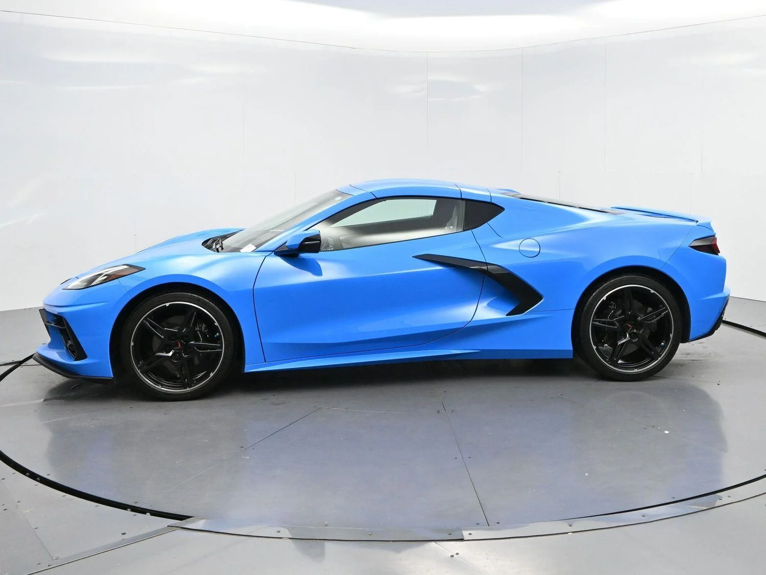 Used 2024 Rapid Blue Chevrolet 2LT image 4