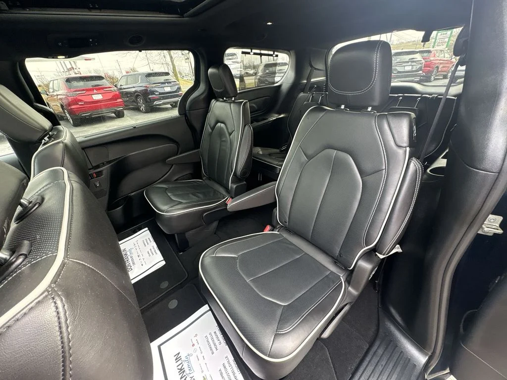 Used 2025 Blue Chrysler Limited image 24