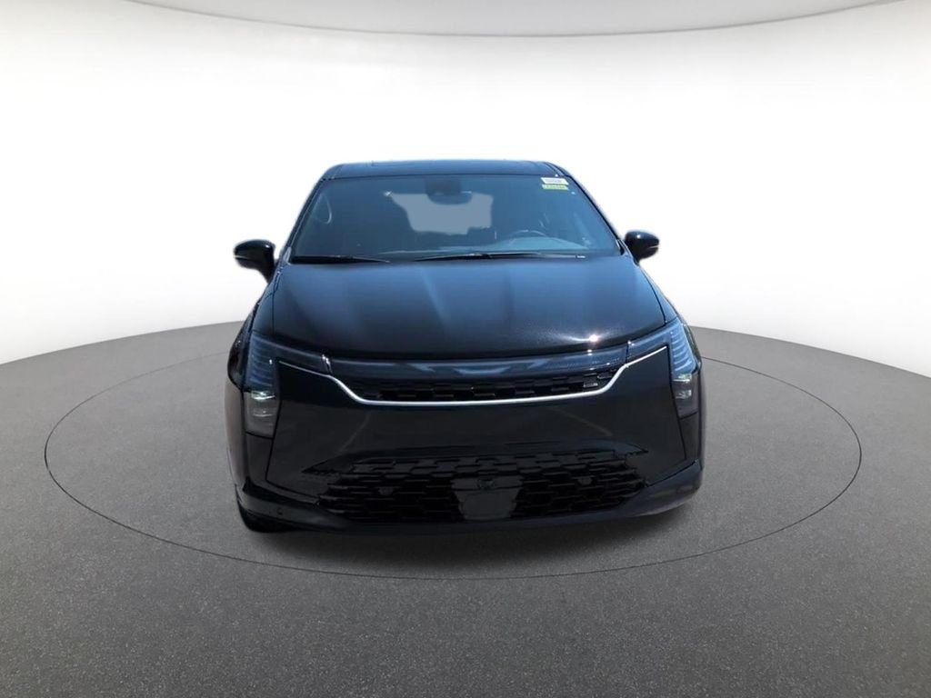 New 2027 Diamond Black Crystal Pearl-Coat Exterior Paint Chrysler Limited image 2