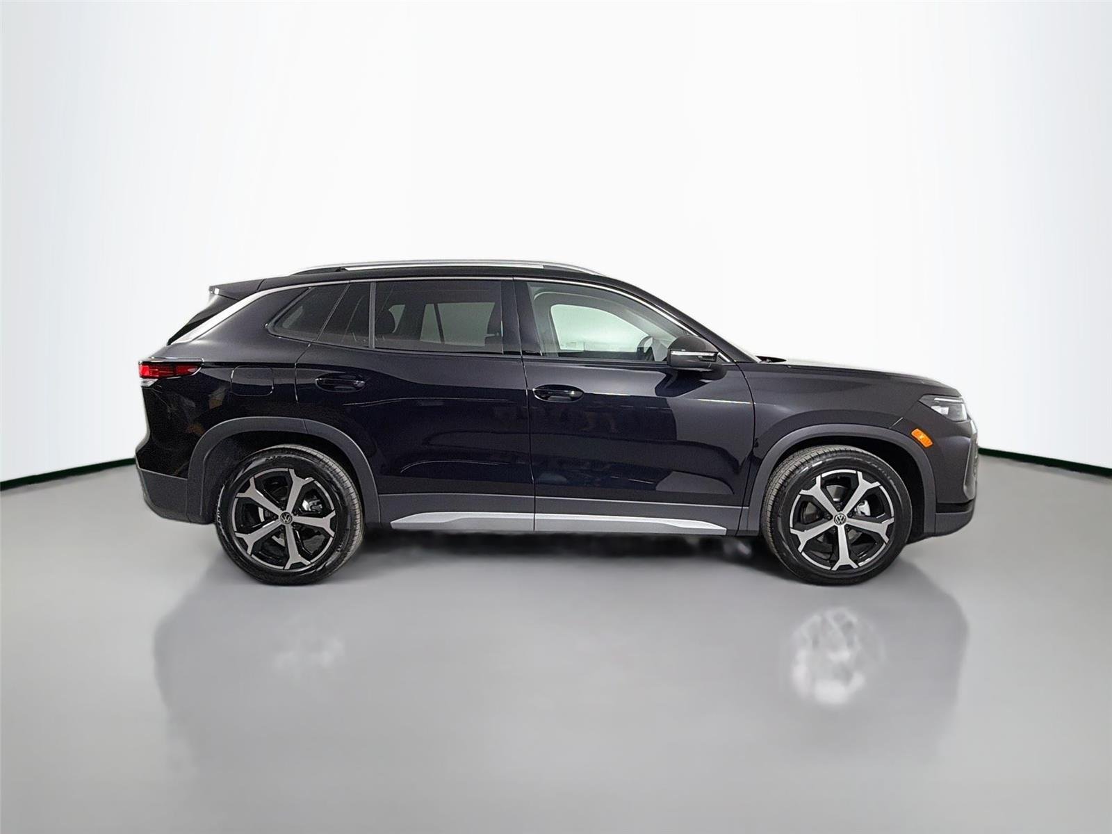 New 2026 Deep Black Pearl Volkswagen SE image 4