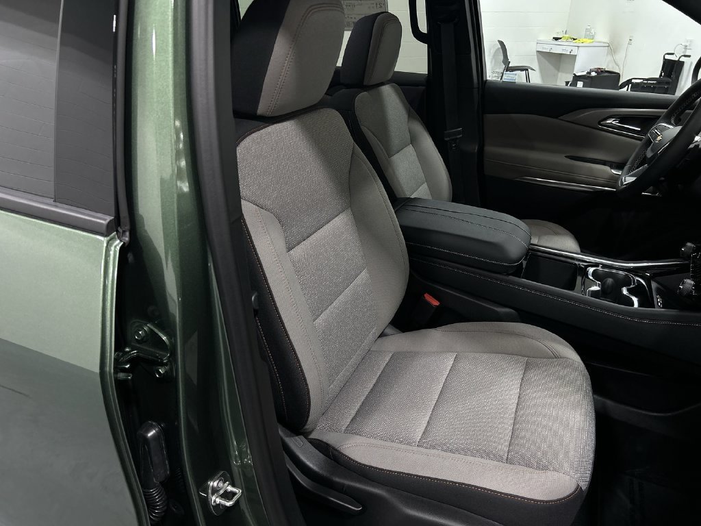 2027 Chevrolet Traverse LT - Photo 26