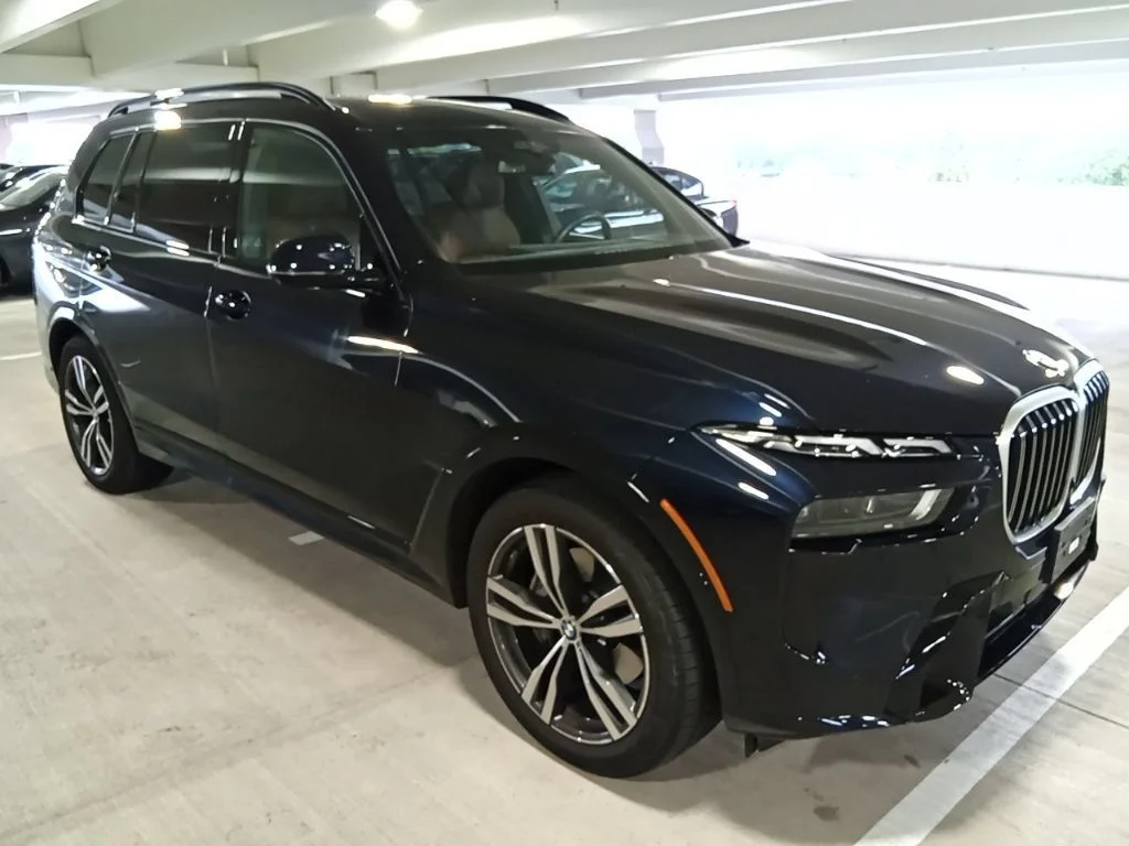 Used 2025 Carbon Black Metallic BMW xDrive40i image 3