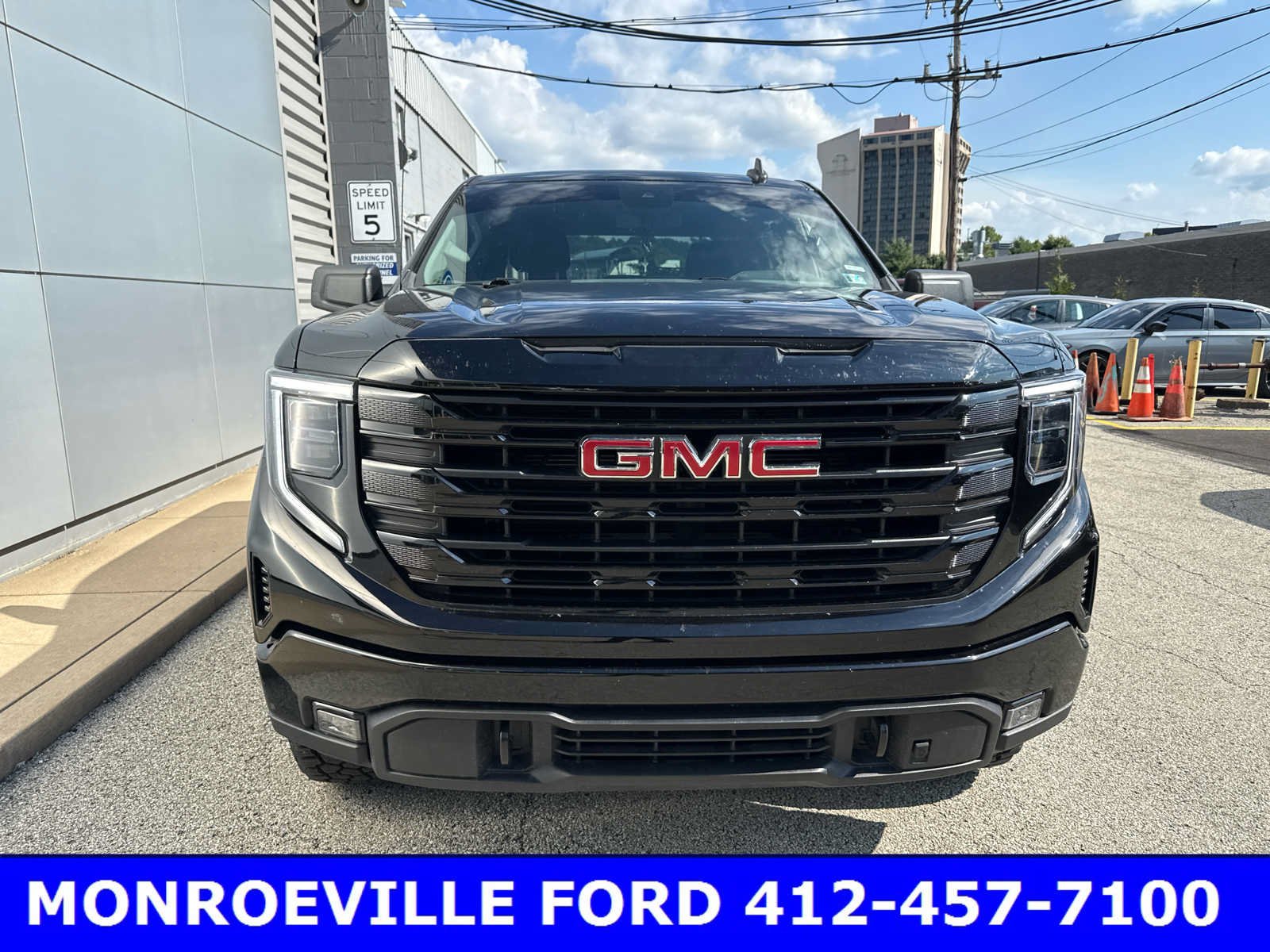 Used 2024 Onyx Black GMC Elevation image 4