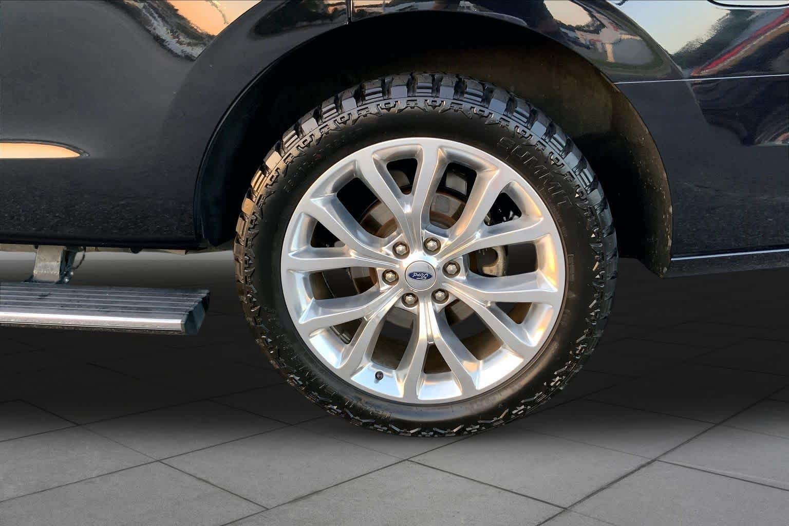 Used 2019 Agate Black Ford Platinum image 11