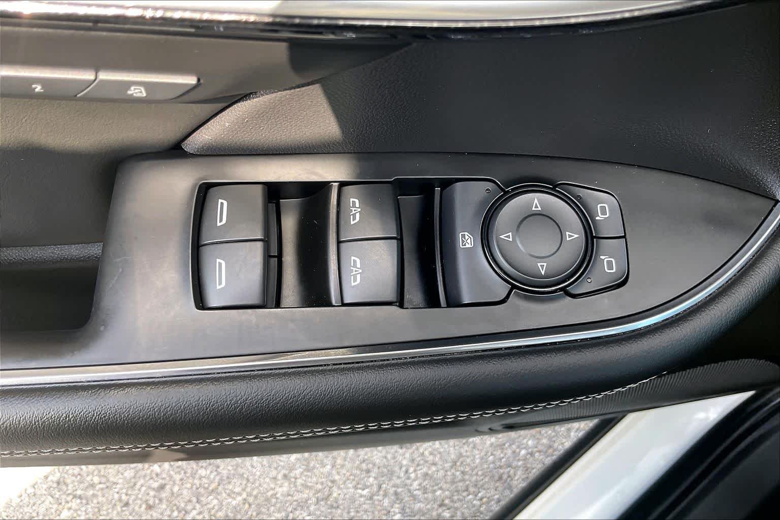 Used 2023 White Frost Tricoat Buick Essence image 28