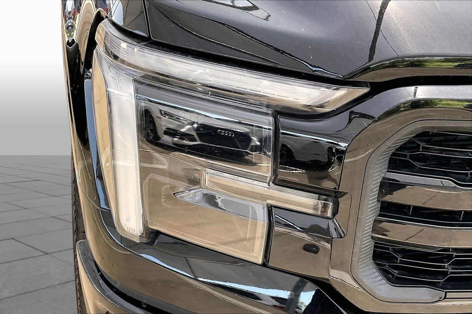 Used 2024 Agate Black Metallic Ford LARIAT image 27