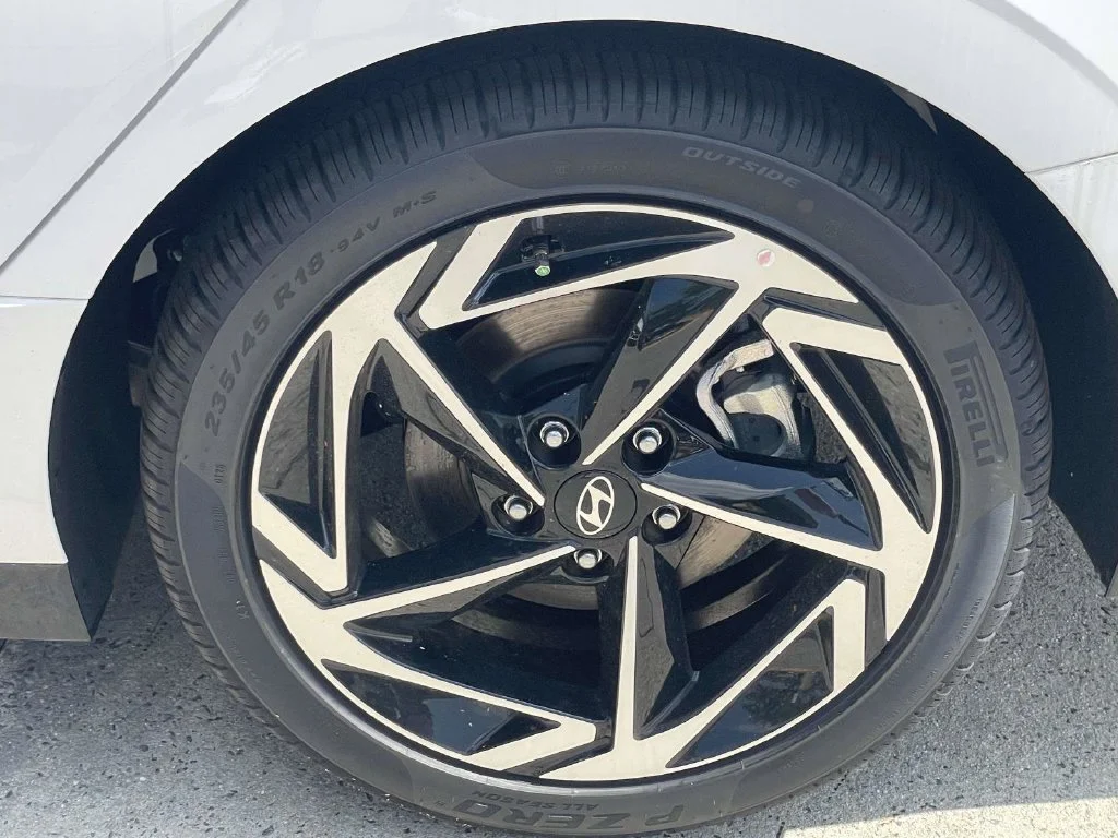New 2026 White Hyundai SEL Sport image 8