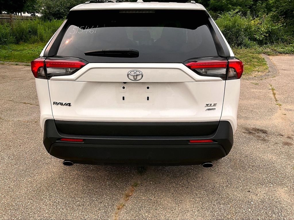 Used 2025 White Toyota XLE image 10