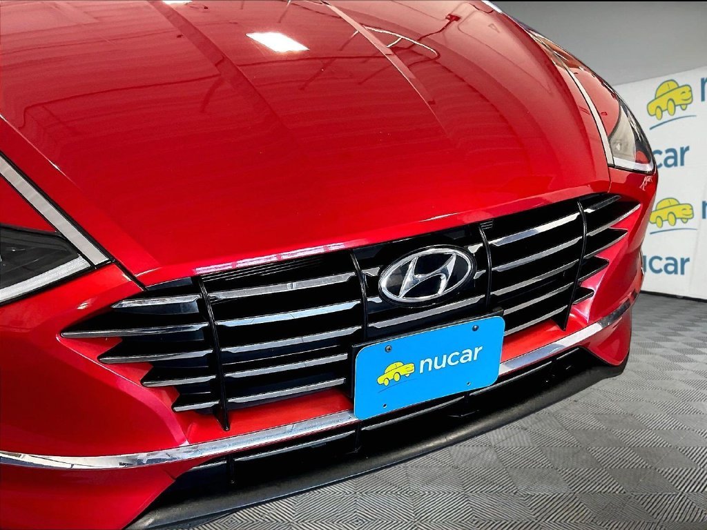 Used 2022 Red Hyundai SE image 30