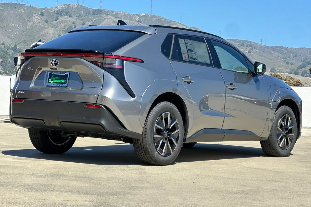 New 2026 Heavy Metal <sup>1</sup> Toyota  XLE image 4