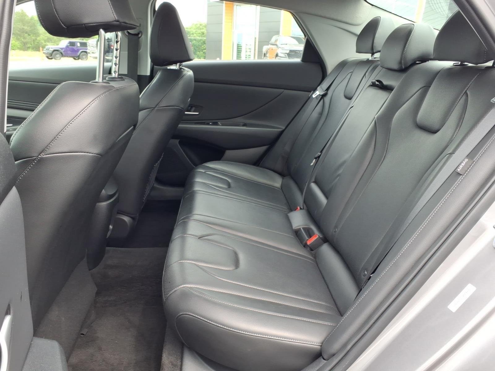 Used 2025 Fluid Metal Hyundai Limited image 21