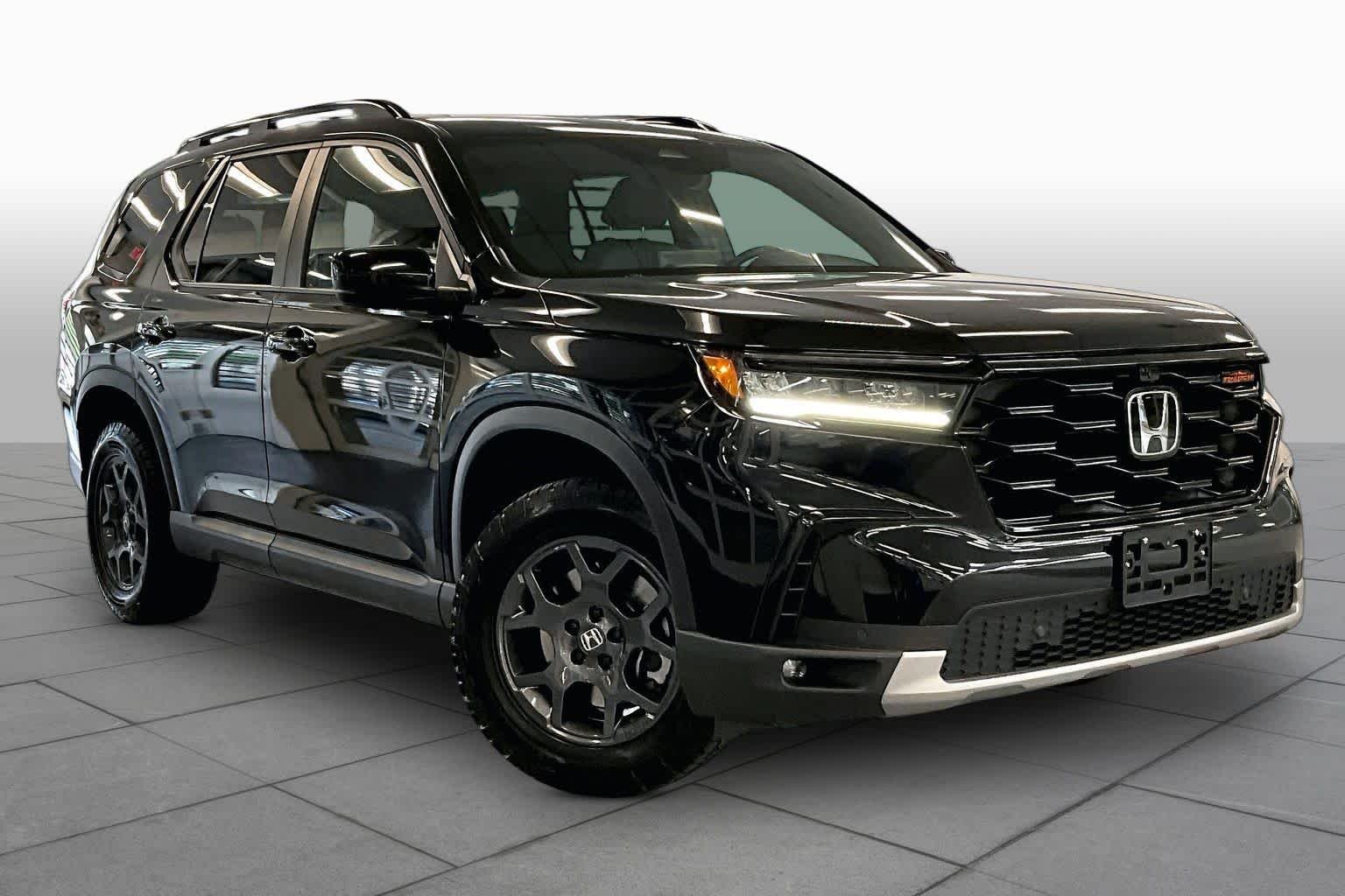 Used 2025 Crystal Black Pearl Honda TrailSport image 3