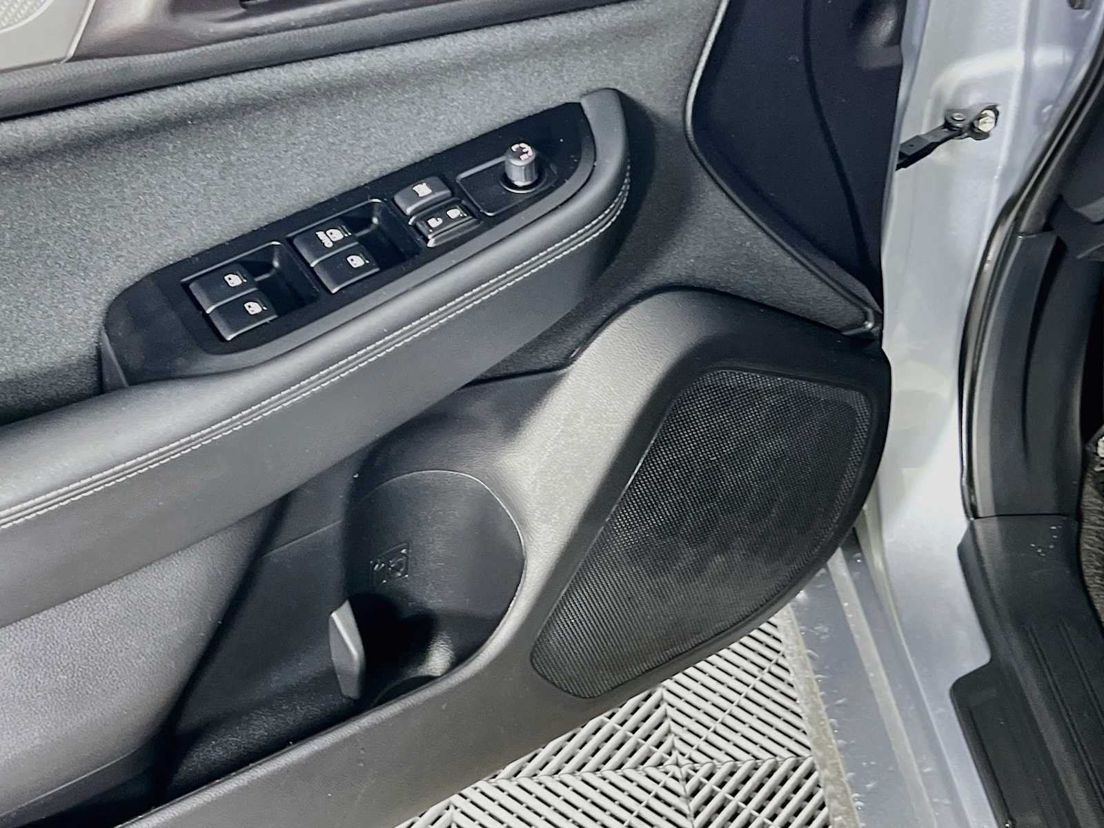Used 2019 Ice Silver Metallic Subaru  image 19