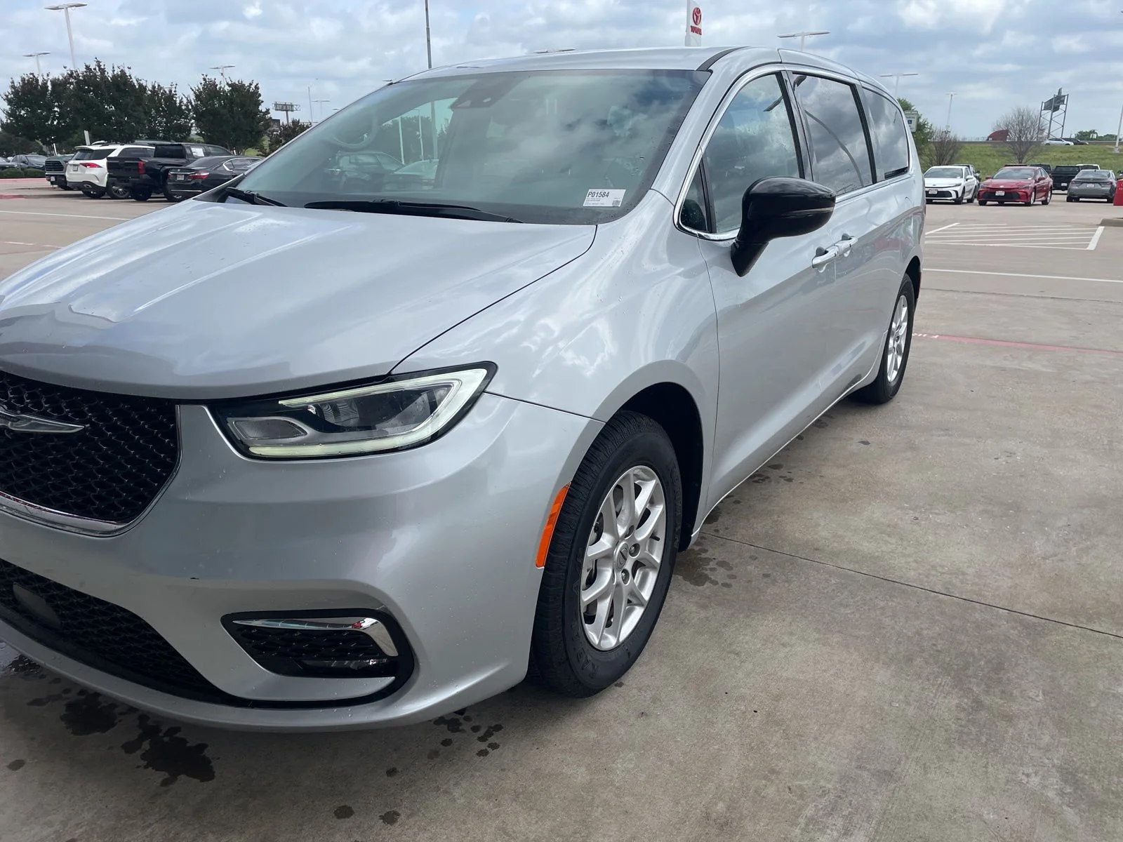 2024 Chrysler Pacifica Touring L's photo
