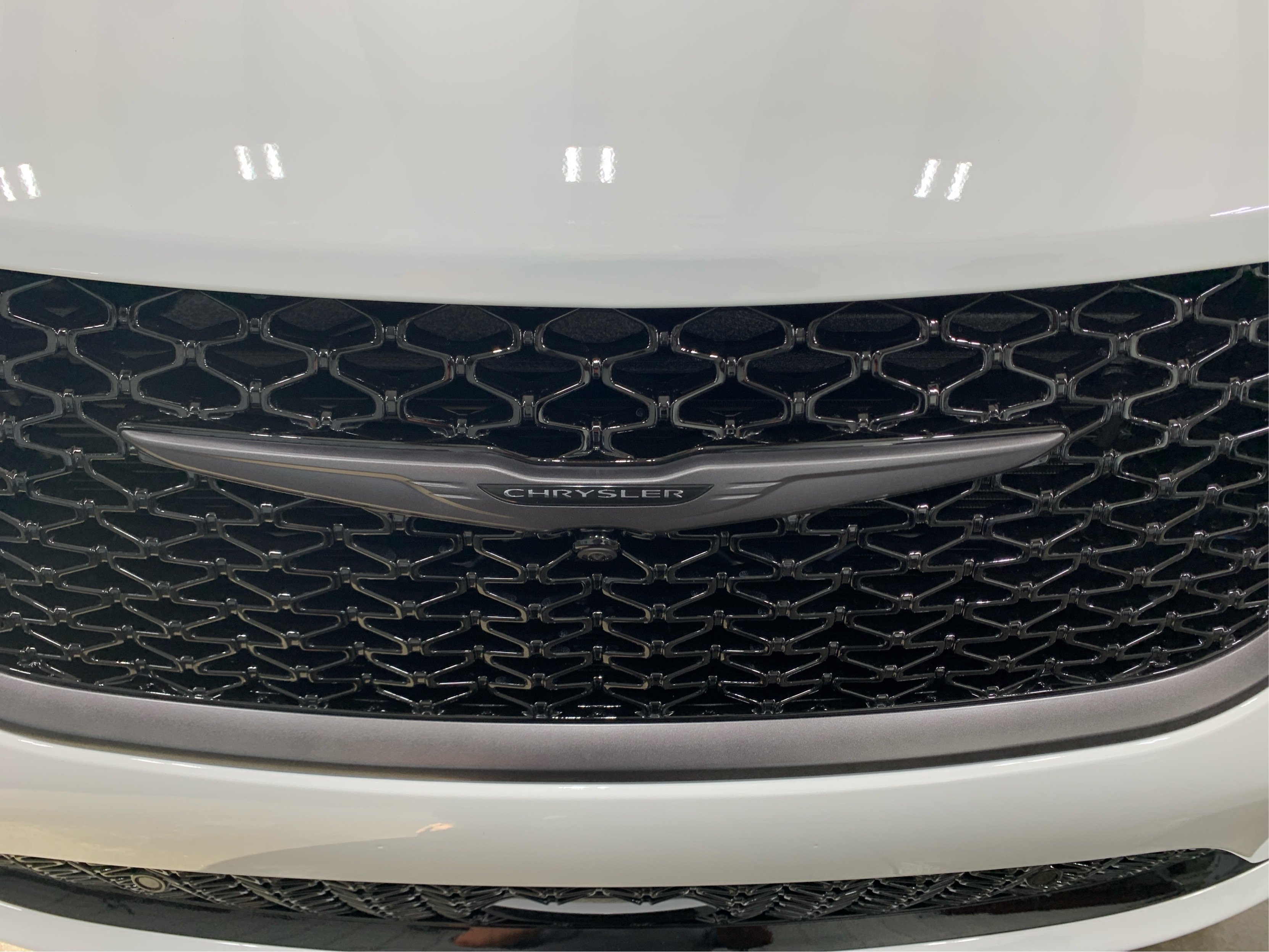 New 2026 Bright White Clear-Coat Exterior Paint Chrysler Select image 22