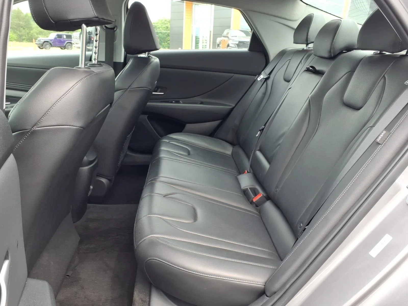 Used 2025 Fluid Metal Hyundai Limited image 21