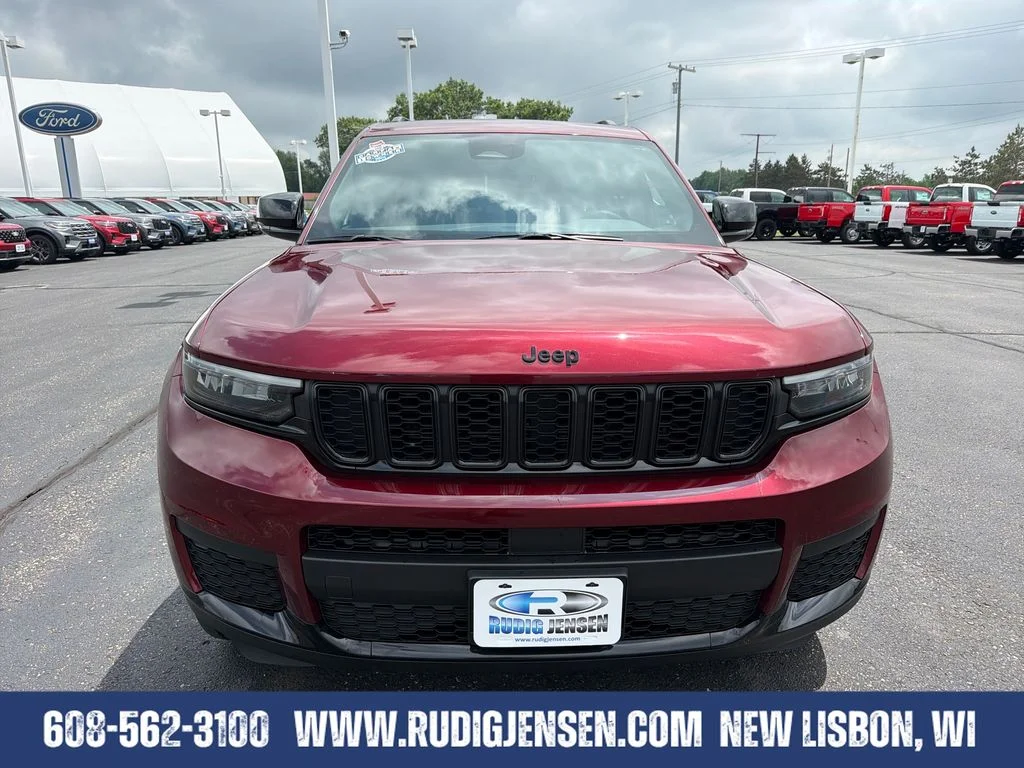 Used 2023 Velvet Red Pearlcoat Jeep Altitude image 8