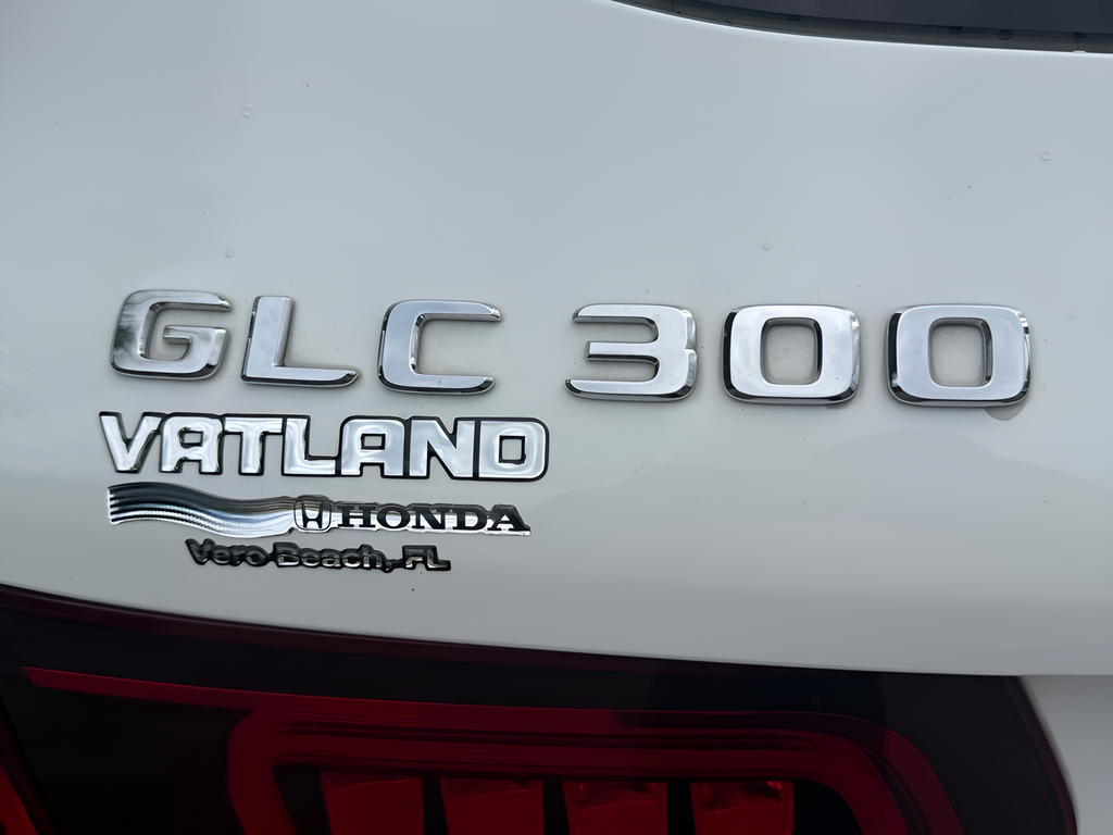 Used 2022 White Mercedes-Benz GLC 300 image 35
