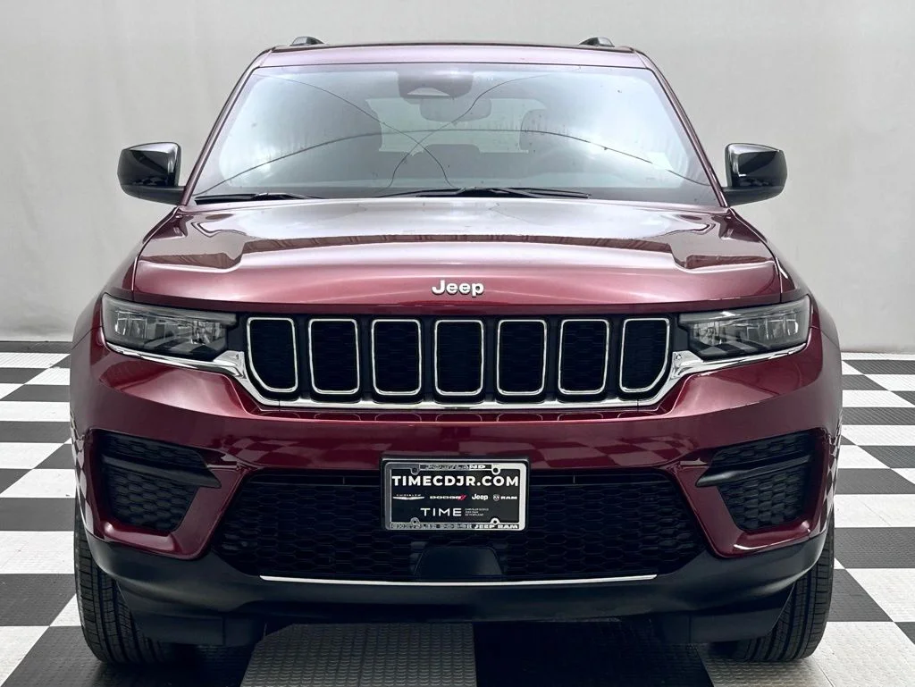 Used 2024 Red Jeep Laredo X image 3