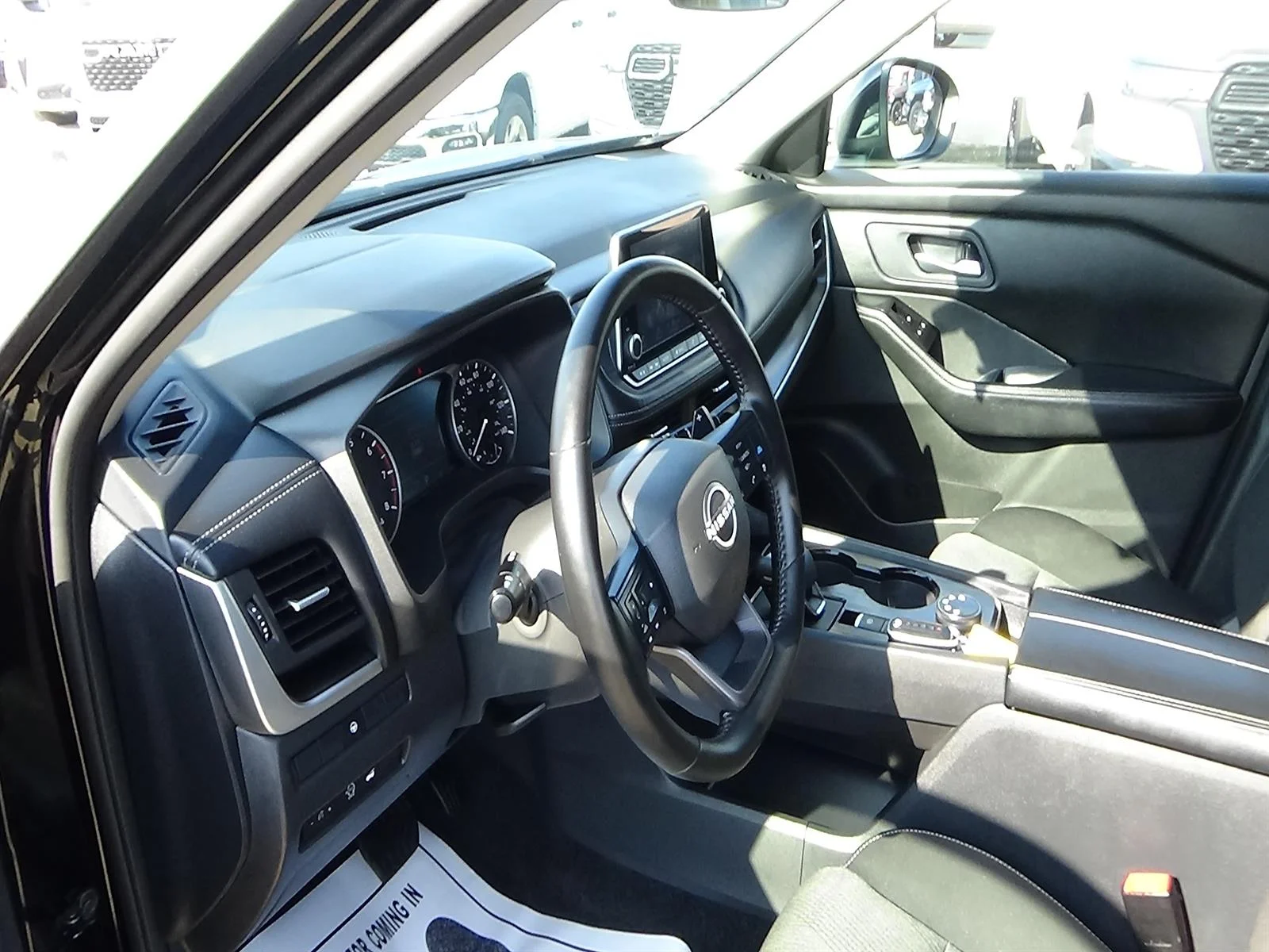 Used 2025 Super Black (kh3) Nissan SV image 16