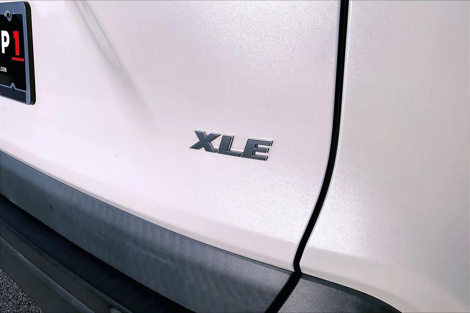 Used 2022 Blizzard Pearl Toyota XLE Premium image 10