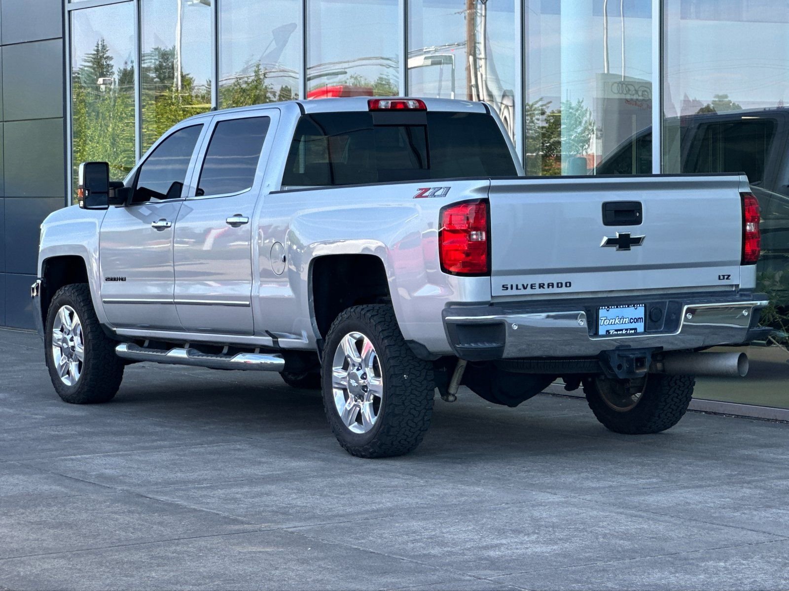 Used 2018 Silver Ice Metallic Chevrolet LTZ image 5