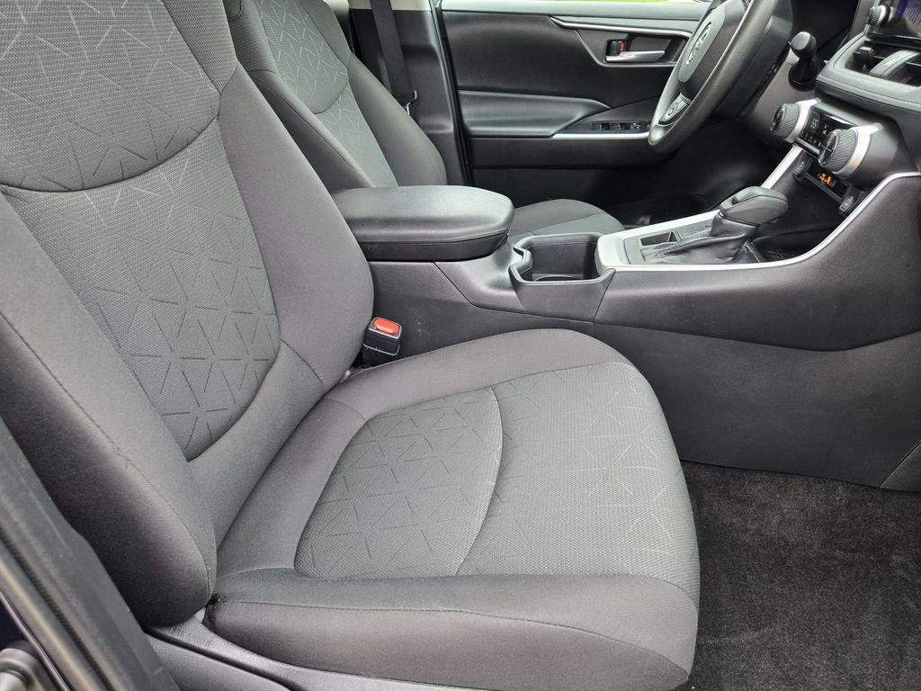 2024 Toyota RAV4 XLE - Photo 9