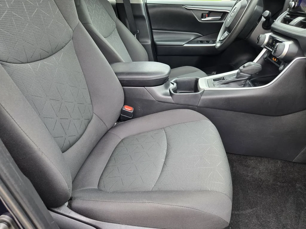 2024 Toyota RAV4 XLE - Photo 9