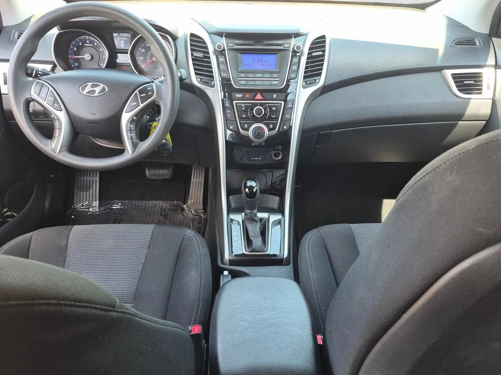 Used 2014 Shimmering Silver Hyundai  image 15