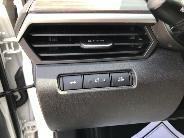 Used 2025 Glacier White Nissan SV image 12