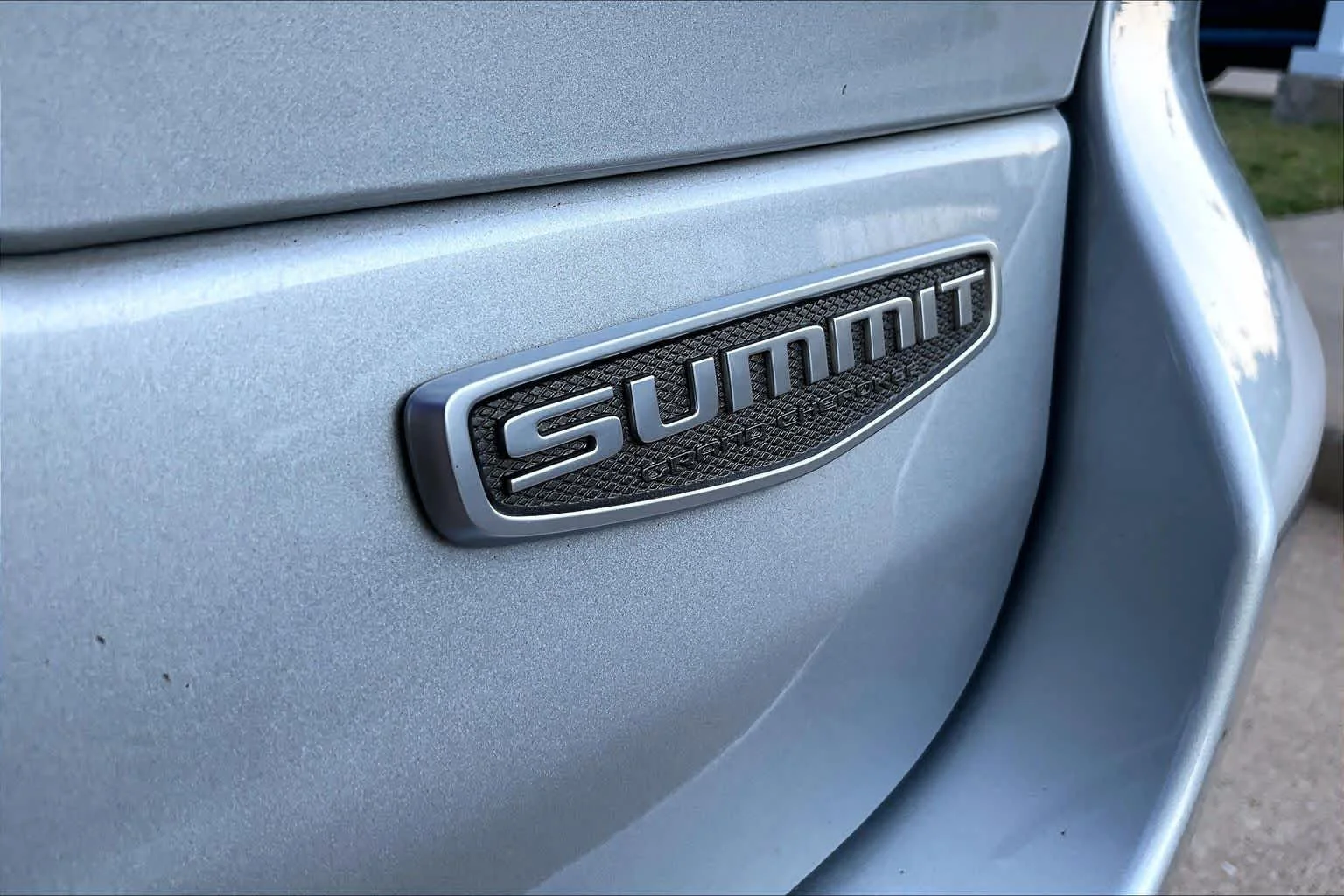Used 2022 Silver Zynith Jeep Summit Reserve image 9