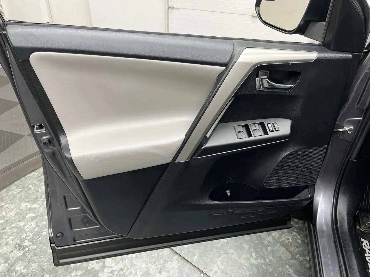 Used 2016 Gray Toyota XLE image 8